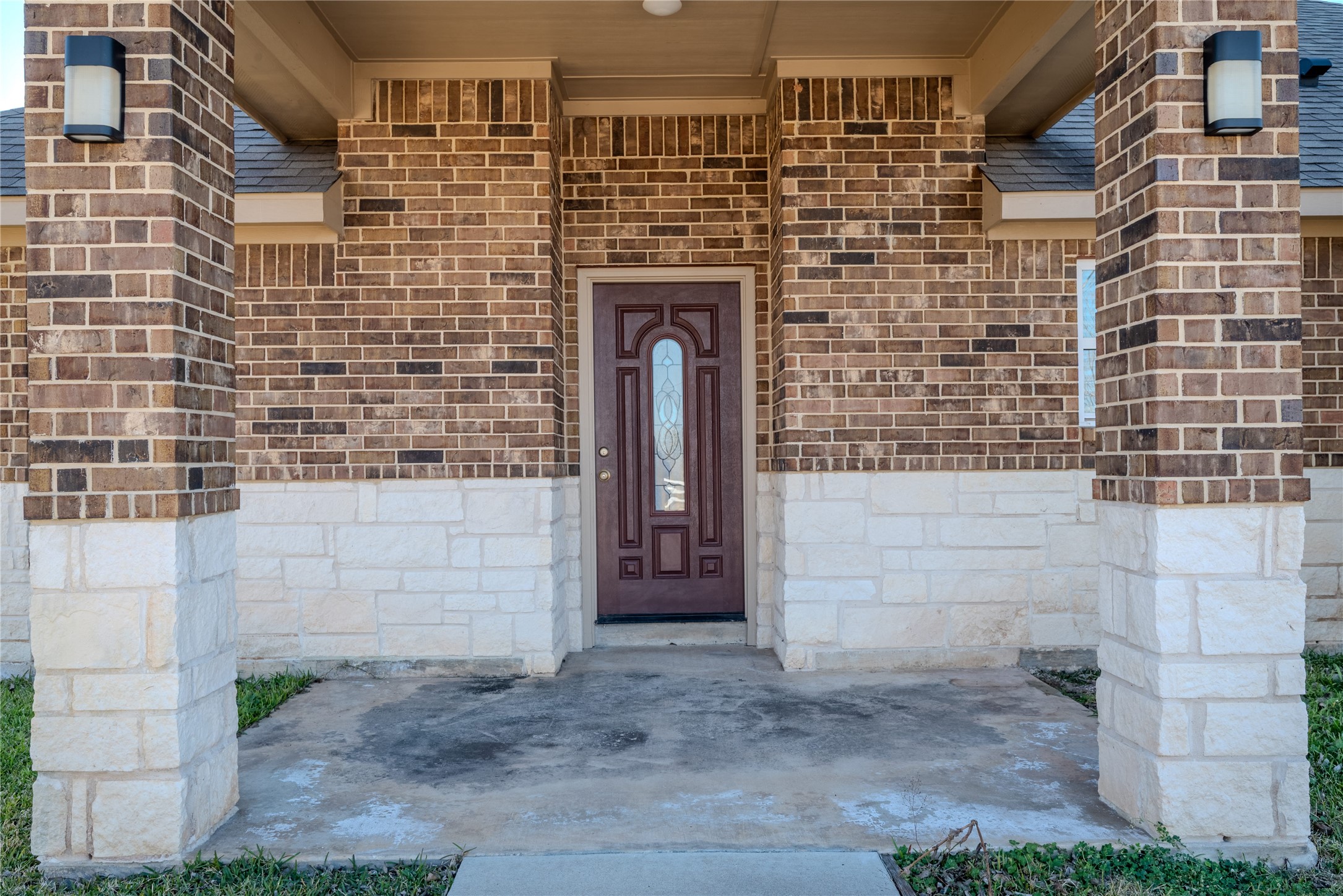 4340 Highway 60 Wharton, TX 77488 - Photo 5 of 49 Massive pillars frame the voluminous front entry, creating a shaded architectural statement that exudes prestige and stability.