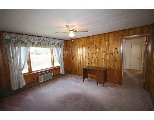 1113 Chase Road Bangor, ME 04401 - Photo 8 of 17 Den/Family/Great Room.