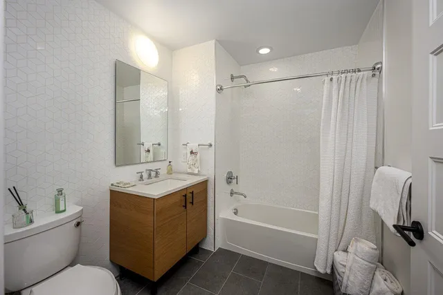 $6,200 | 10 Provost Street, Unit 2004, Jersey City, NJ 07302