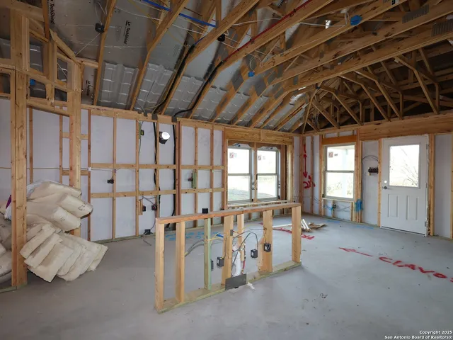 $434,990 | 101 Greeley Drive, Floresville, TX 78114