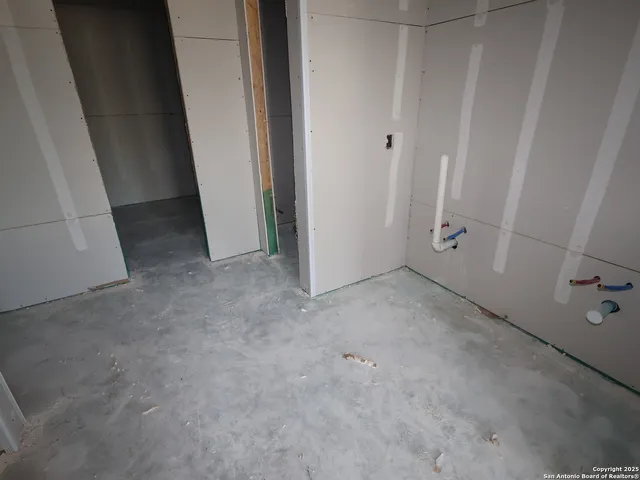 $434,990 | 101 Greeley Drive, Floresville, TX 78114