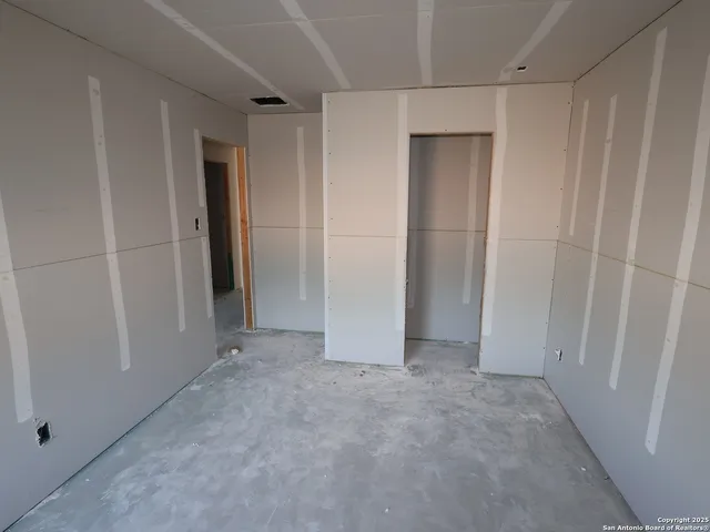 $434,990 | 101 Greeley Drive, Floresville, TX 78114