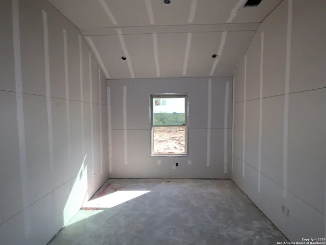 $434,990 | 101 Greeley Drive, Floresville, TX 78114