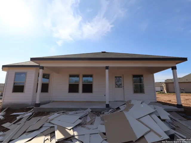 $434,990 | 101 Greeley Drive, Floresville, TX 78114