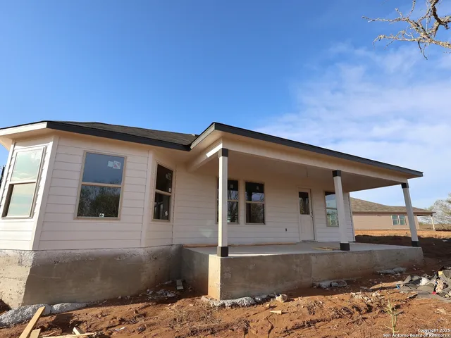 $434,990 | 101 Greeley Drive, Floresville, TX 78114