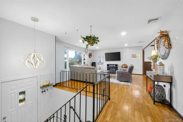 a view of a livingroom with furniture a livingroom