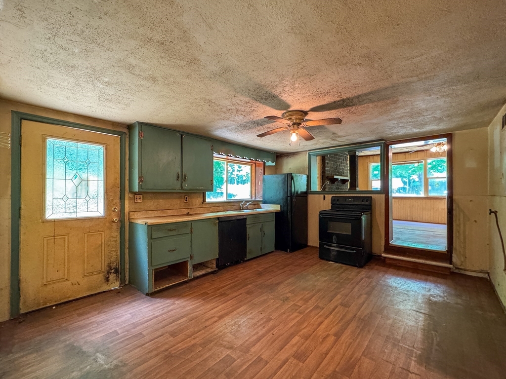 332 Batchelor Street Granby, MA 01033 - Photo 8 of 33