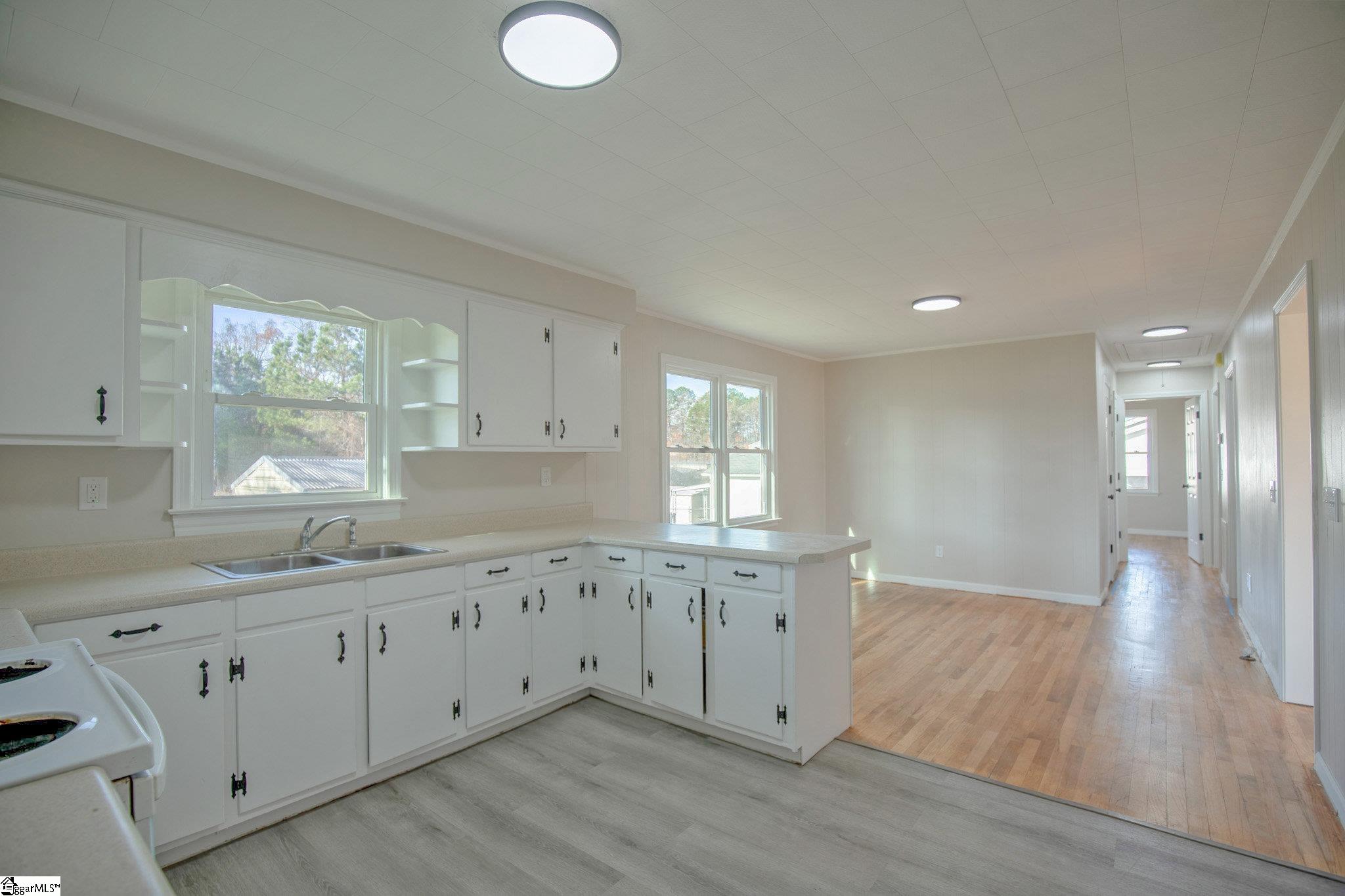 1529 Blue Ridge Boulevard Seneca, SC 29672 - Photo 11 of 24 Gallery Image 11