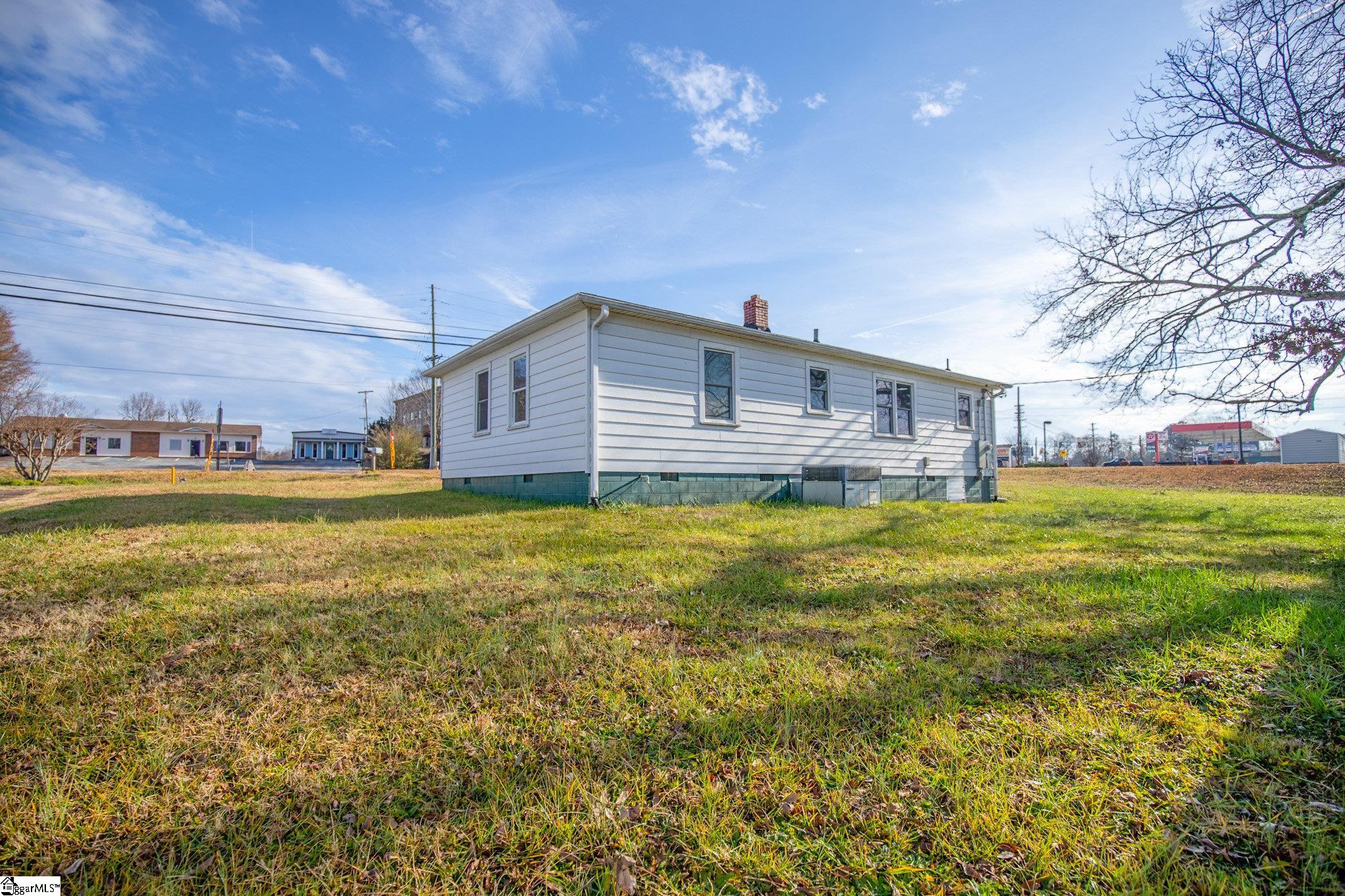 1529 Blue Ridge Boulevard Seneca, SC 29672 - Photo 4 of 24 Gallery Image 4