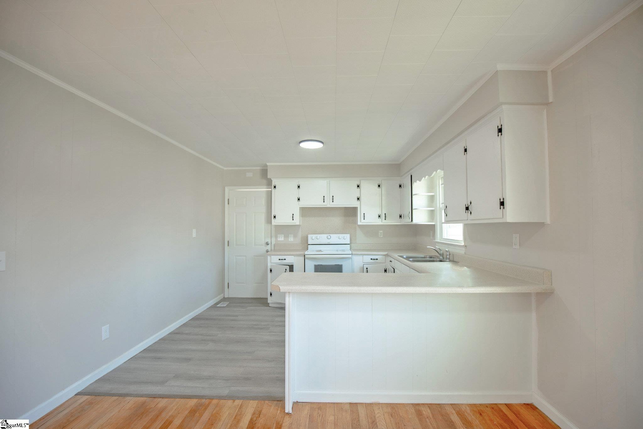1529 Blue Ridge Boulevard Seneca, SC 29672 - Photo 8 of 24 Gallery Image 8