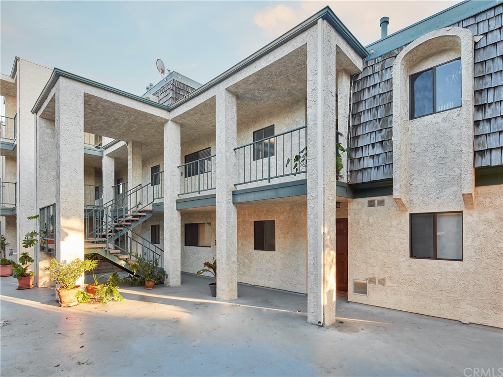 356 Virginia Street, Unit 202 El Segundo, CA 90245 - Photo 18 of 22 a view of a building with many windows