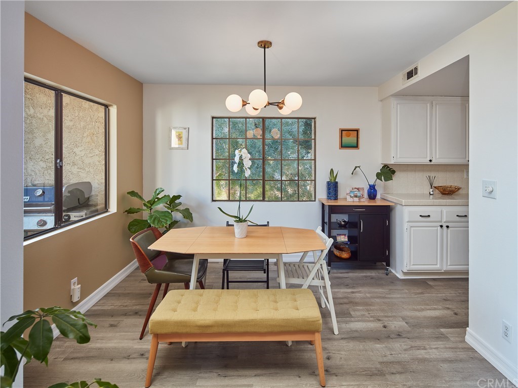 356 Virginia Street, Unit 202 El Segundo, CA 90245 - Photo 3 of 22 a dining room with furniture and window