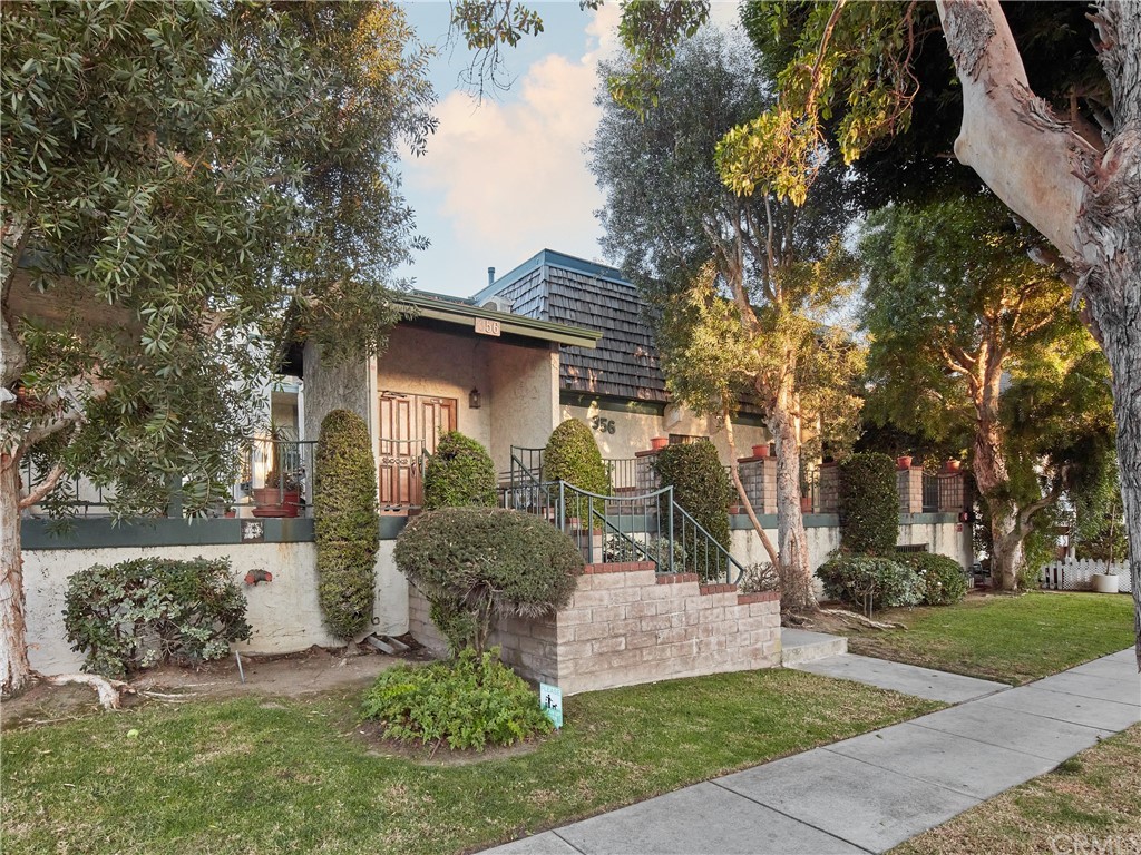 356 Virginia Street, Unit 202 El Segundo, CA 90245 - Photo 21 of 22 front view of a house with a yard