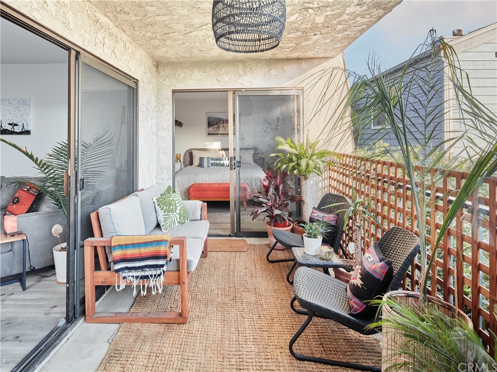 356 Virginia Street, Unit 202 El Segundo, CA 90245 - Photo 4 of 22 a outdoor space with furniture