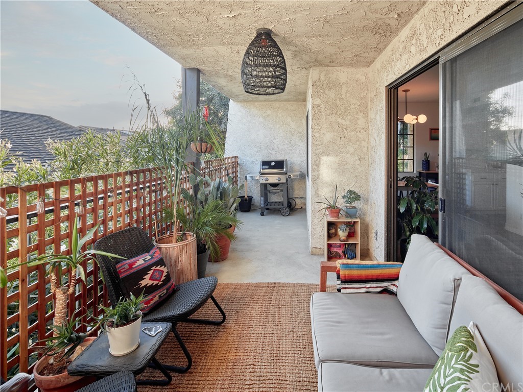 356 Virginia Street, Unit 202 El Segundo, CA 90245 - Photo 5 of 22 a outdoor living space with furniture and a potted plant