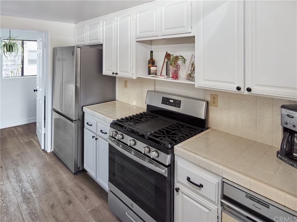 356 Virginia Street, Unit 202 El Segundo, CA 90245 - Photo 7 of 22 a kitchen with stainless steel appliances a stove and a refrigerator