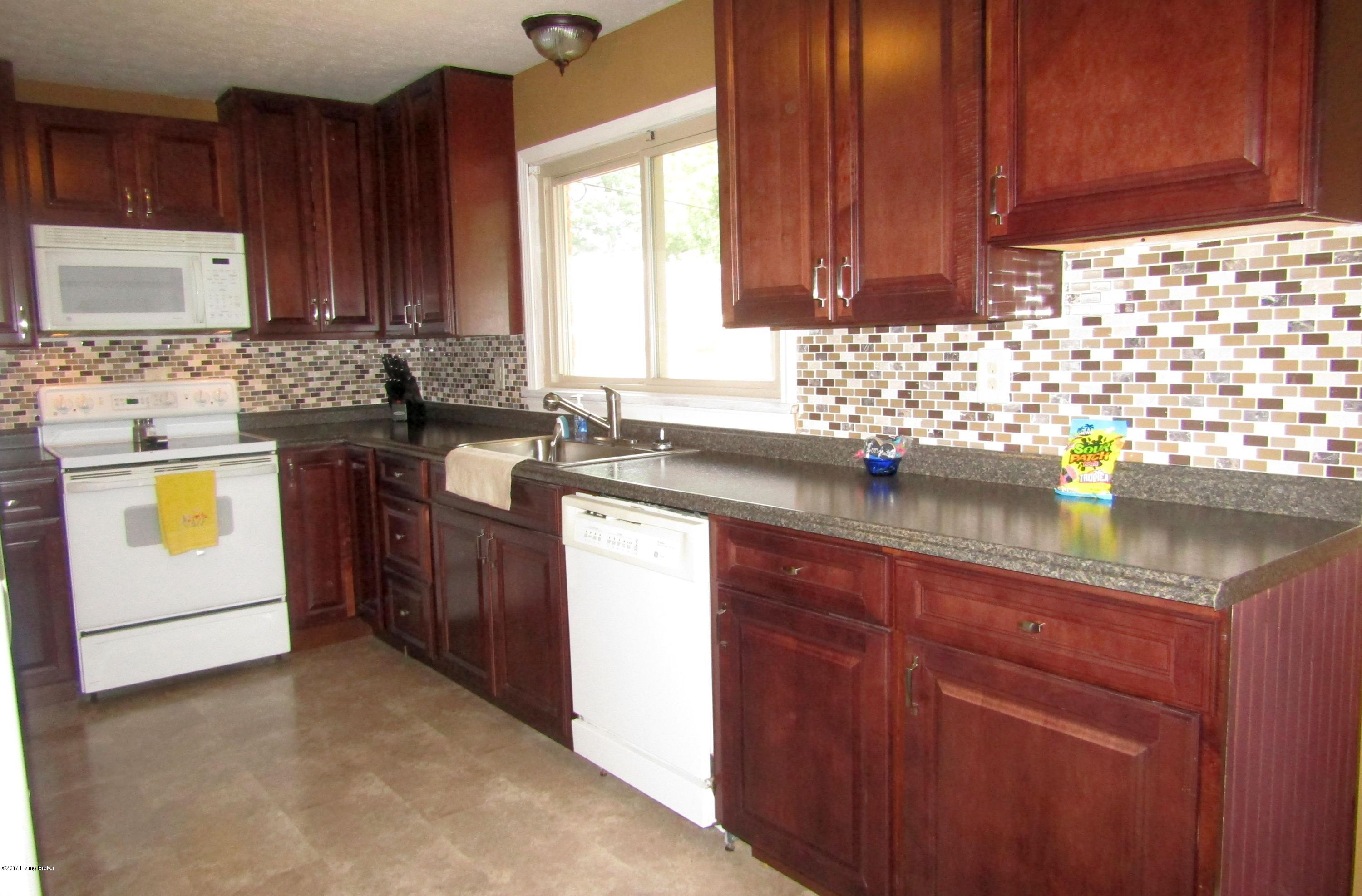 389 Stringer Lane Mount Washington, KY 40047 - Photo 9 of 24 Kitchen