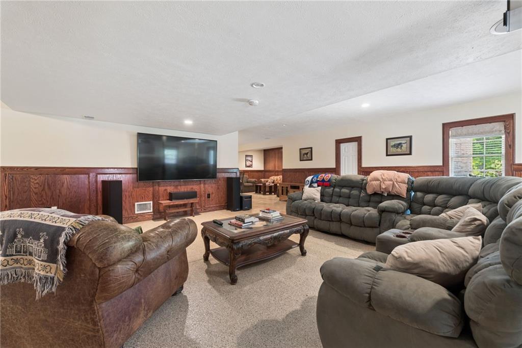 1010 Augusta Circle Irwin, PA 15642 - Photo 24 of 39
