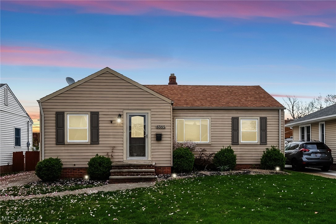 6385 Stanbury Road Parma, OH 44129 - Photo 2 of 35
