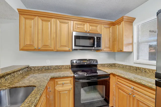 $1,950 | 1701 Balfour Point Drive, Unit E, West Palm Beach, FL 33411