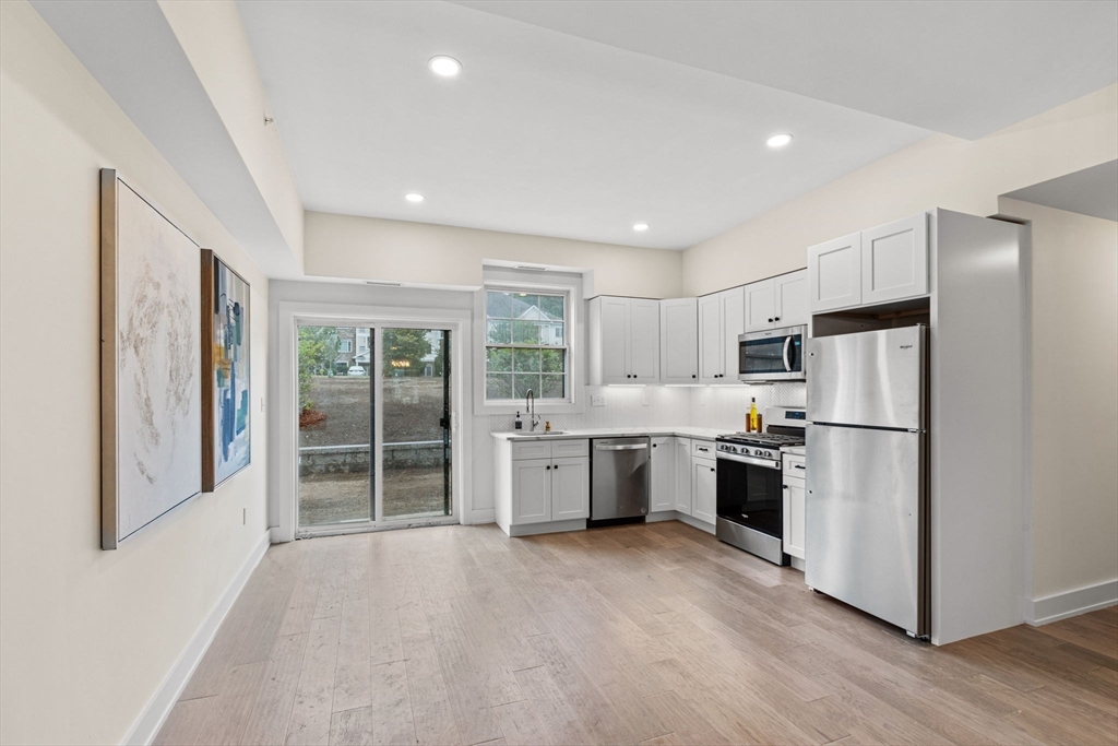 100 Albion Road, Unit 406 Bedford, MA 01730 - Photo 7 of 17 Gallery Image 7
