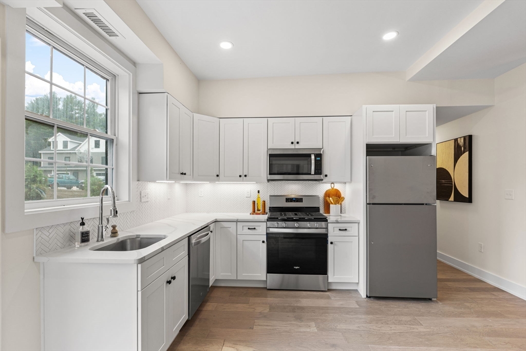 100 Albion Road, Unit 406 Bedford, MA 01730 - Photo 8 of 17 Gallery Image 8