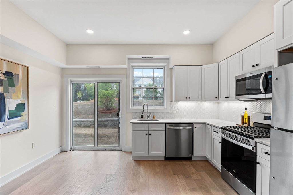 100 Albion Road, Unit 406 Bedford, MA 01730 - Photo 9 of 17 Gallery Image 9