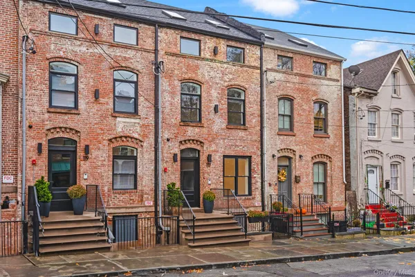 $2,600 | 117 Lander Street, Unit 3, Newburgh, NY 12550