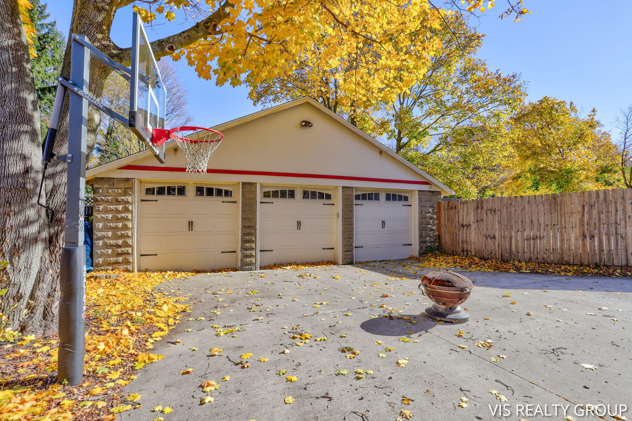 6-web-or-mls-618 Sheldon Rd, Grand Haven
