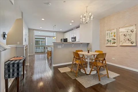 $550,000 | 4647 South Lake Park Avenue, Unit D, Chicago, IL 60653