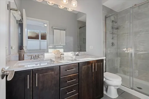 $550,000 | 4647 South Lake Park Avenue, Unit D, Chicago, IL 60653