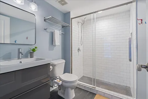 $550,000 | 4647 South Lake Park Avenue, Unit D, Chicago, IL 60653