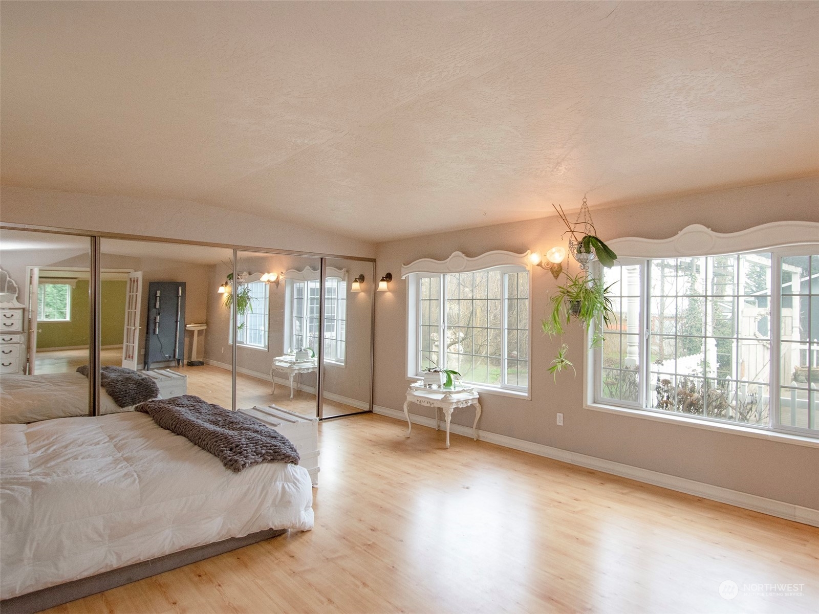 31 Daisy Lane Sequim, WA 98382 - Photo 15 of 40 a spacious bedroom with a large bed and a large window