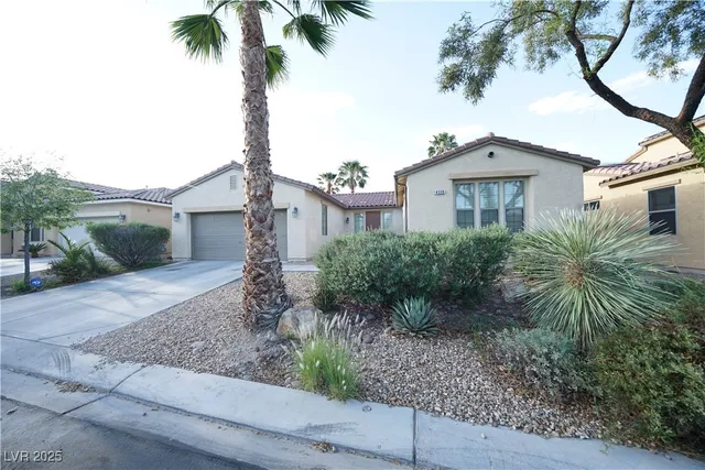 $2,195 | 4338 Oasis Valley Avenue, North Las Vegas, NV 89085
