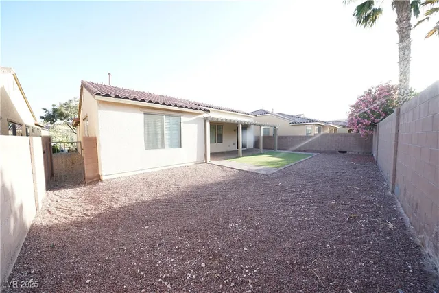 $2,195 | 4338 Oasis Valley Avenue, North Las Vegas, NV 89085
