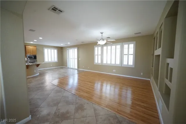 $2,195 | 4338 Oasis Valley Avenue, North Las Vegas, NV 89085