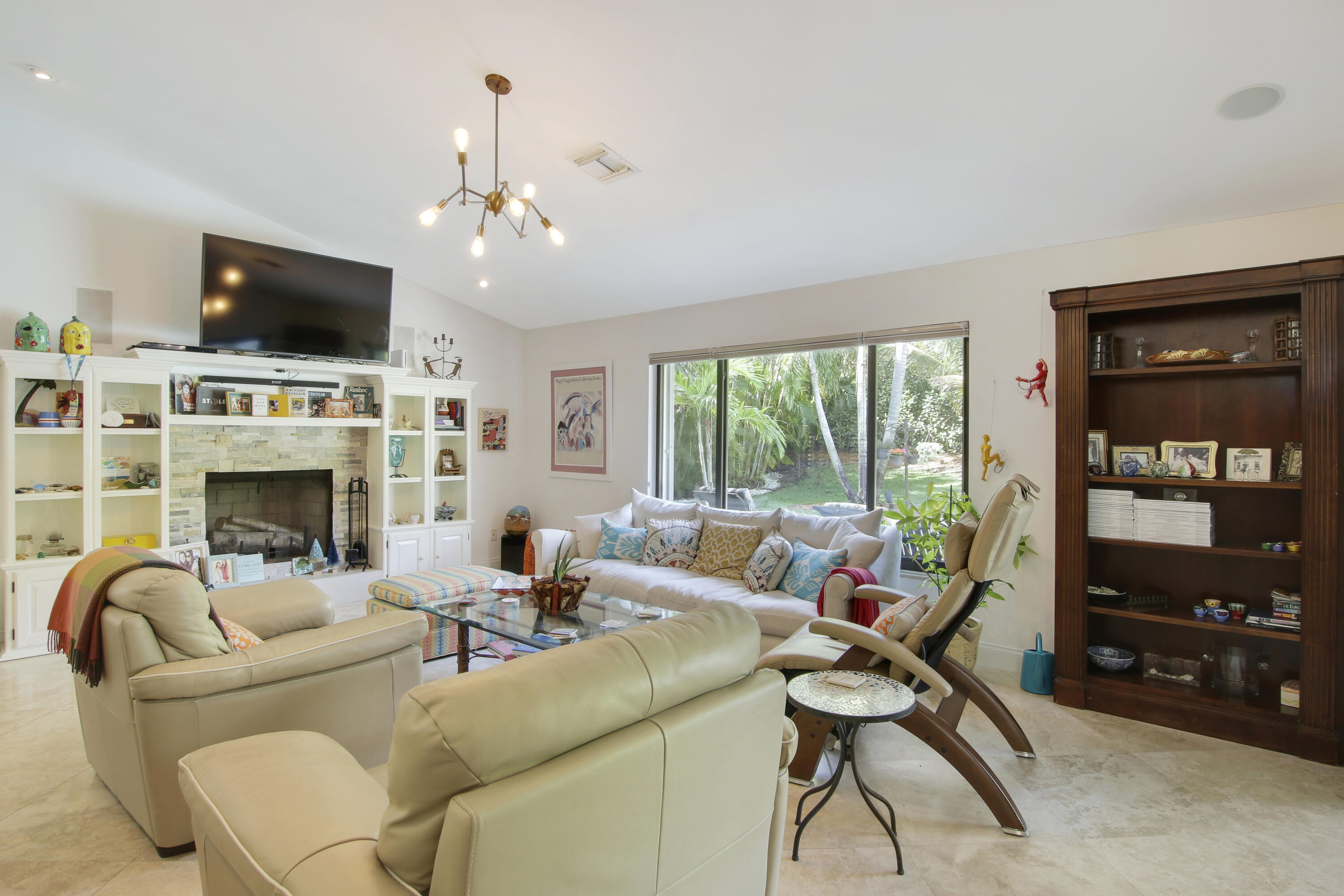 18290 Southeast Ridgeview Drive Jupiter, FL 33469 - Photo 15 of 61 Living Room