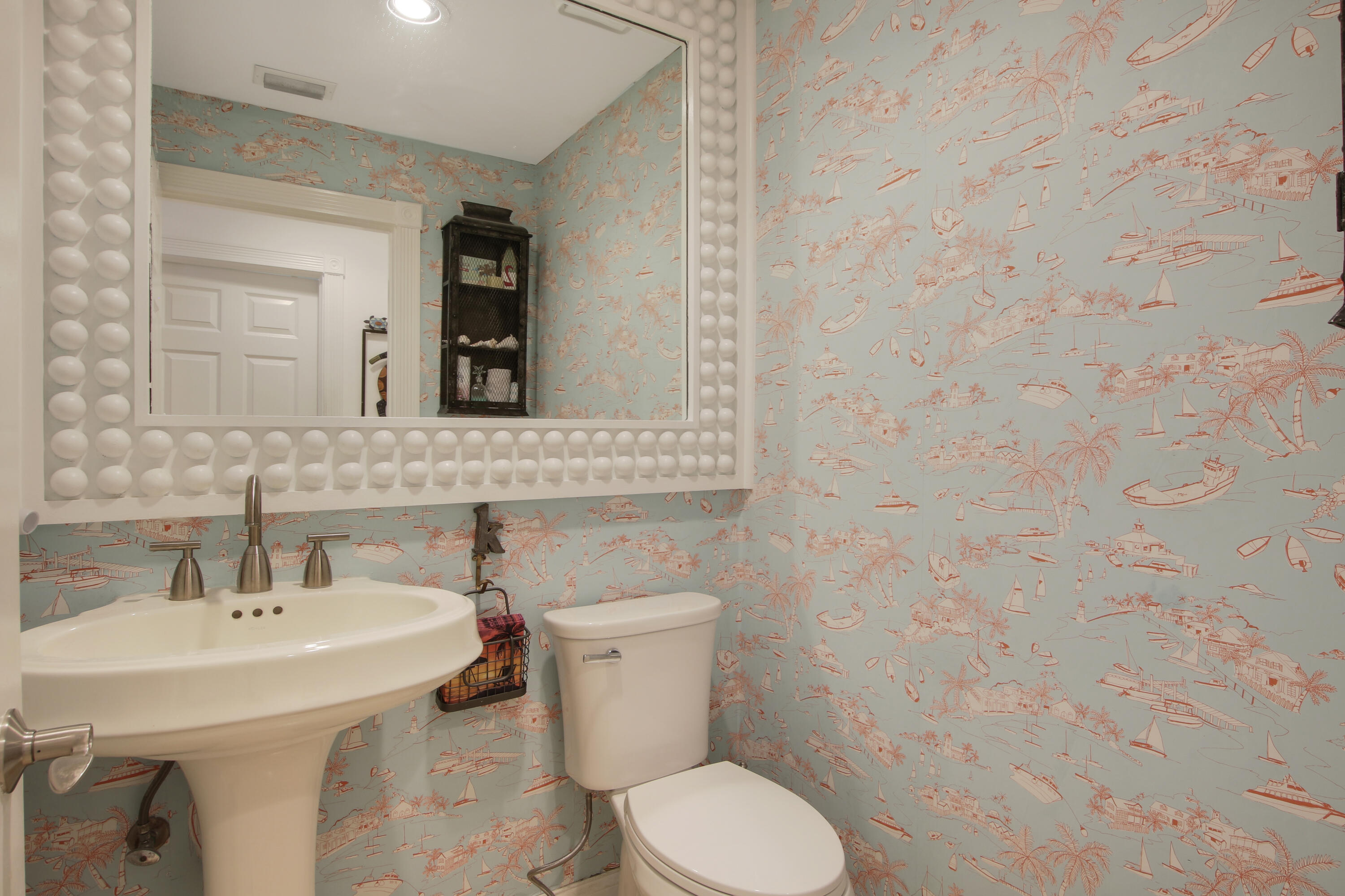 18290 Southeast Ridgeview Drive Jupiter, FL 33469 - Photo 19 of 61 Powder Room