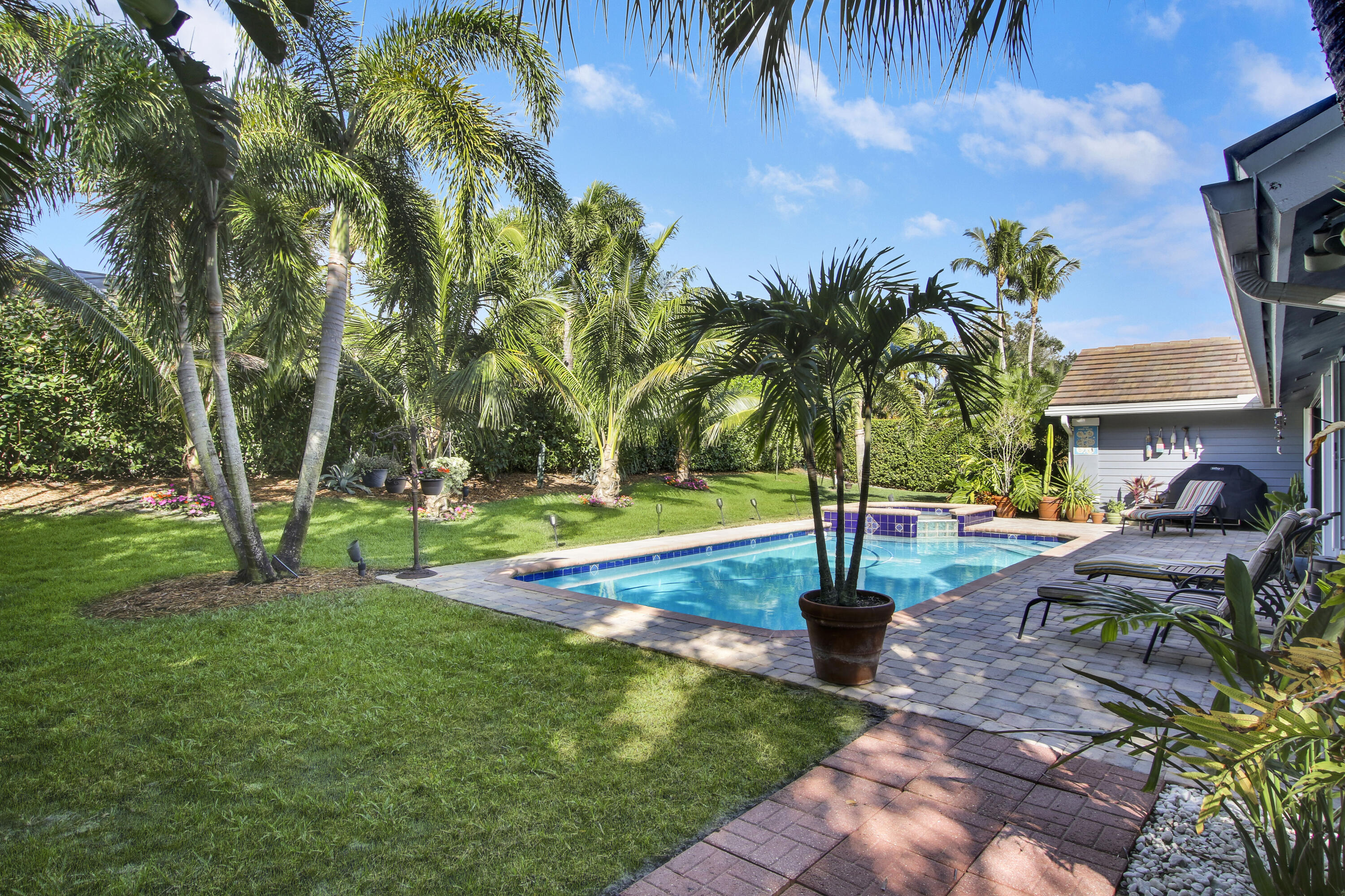 18290 Southeast Ridgeview Drive Jupiter, FL 33469 - Photo 42 of 61 Backyard