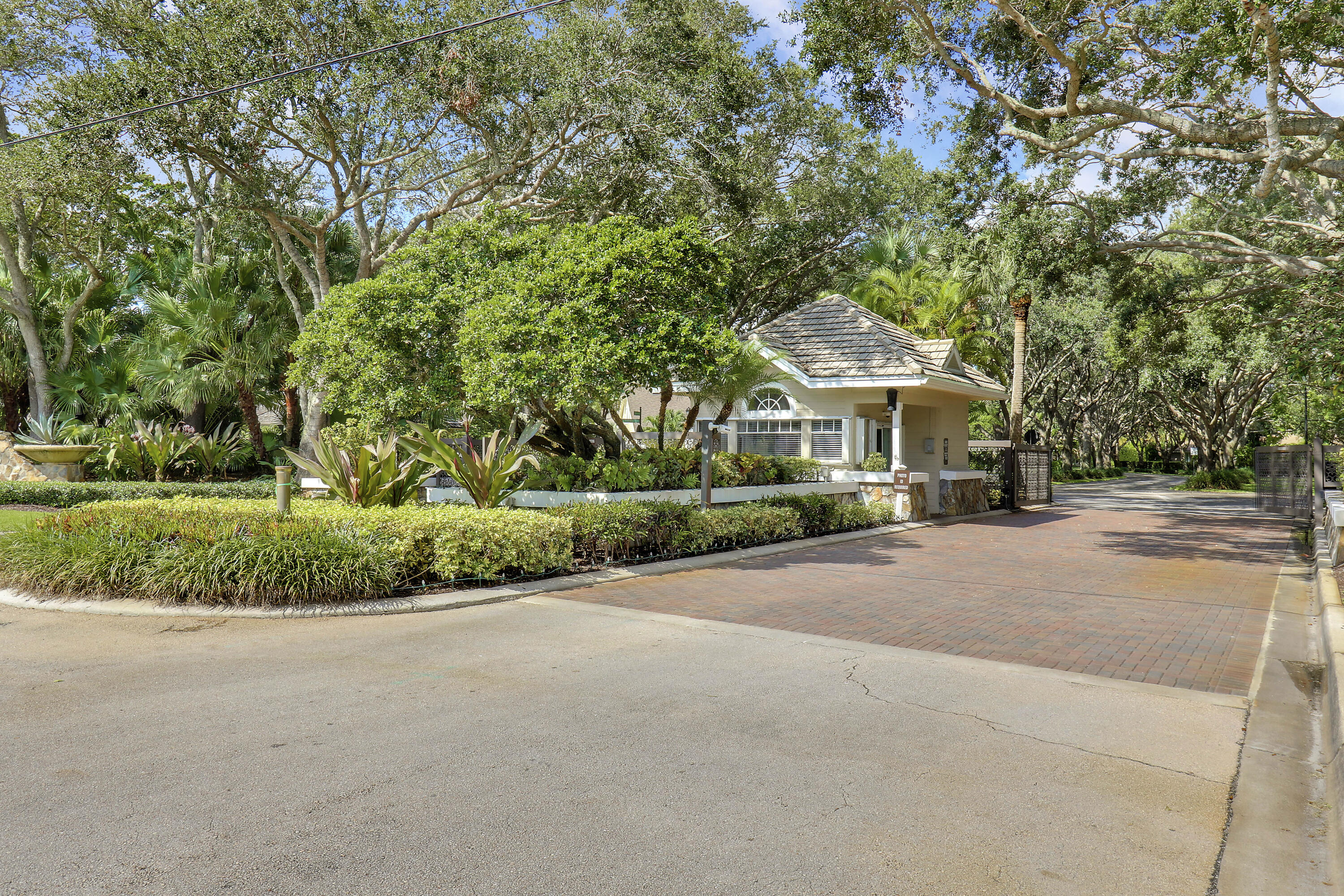 18290 Southeast Ridgeview Drive Jupiter, FL 33469 - Photo 52 of 61 Community Entrance