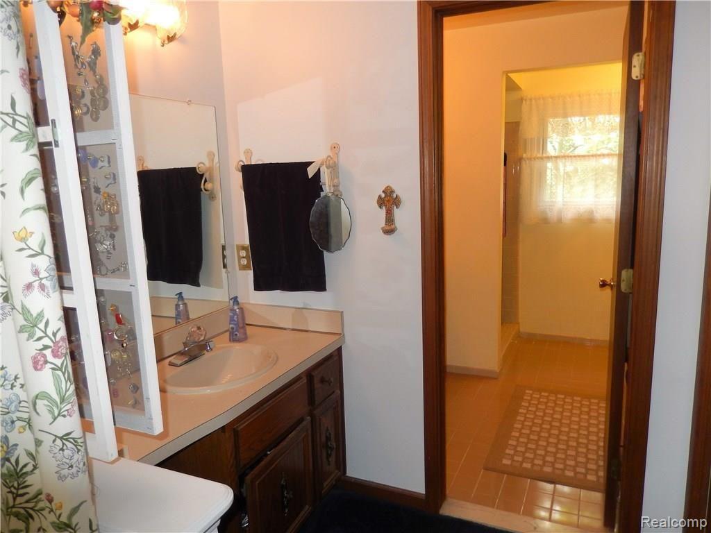 381 Shellbourne Drive Rochester Hills, MI 48309 - Photo 17 of 28