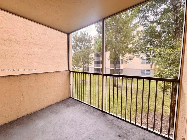 $1,900 | 8245 Lake Drive, Unit 207, Doral, FL 33166