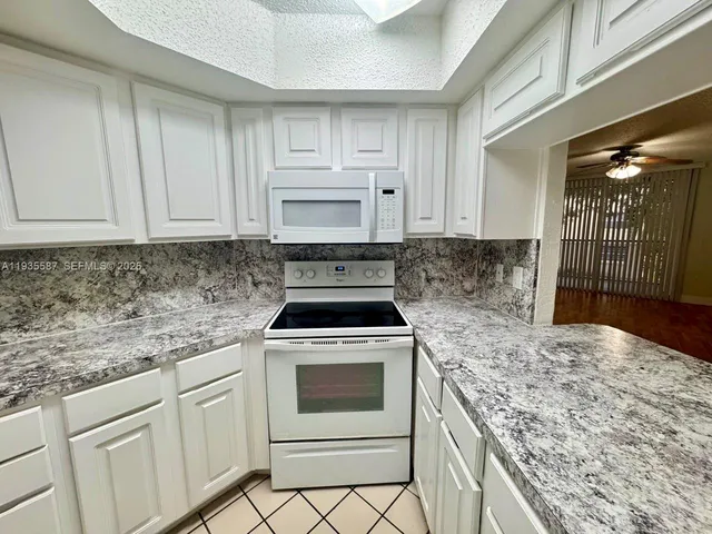 $1,900 | 8245 Lake Drive, Unit 207, Doral, FL 33166