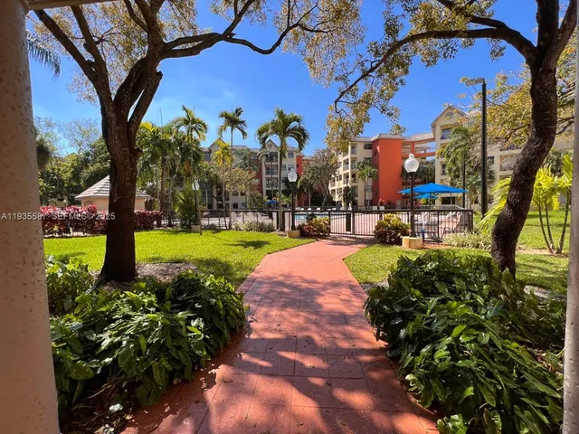 $1,900 | 8245 Lake Drive, Unit 207, Doral, FL 33166