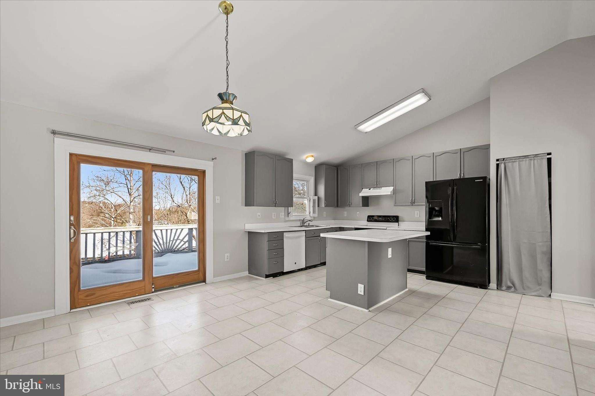 6653 East Lakeridge Road New Market, MD 21774 - Photo 13 of 57 Kitchen - Dining - Deck