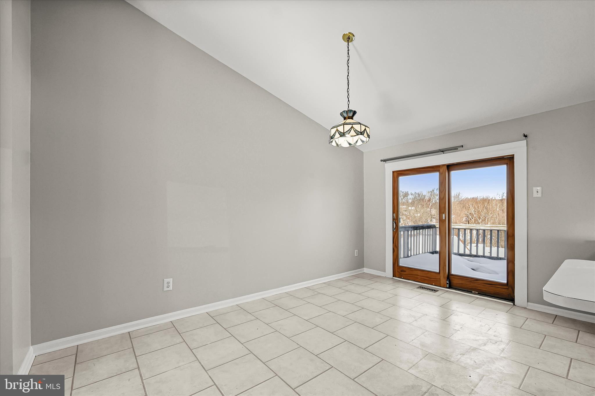 6653 East Lakeridge Road New Market, MD 21774 - Photo 14 of 57 Soaring Ceilings - Access to Deck