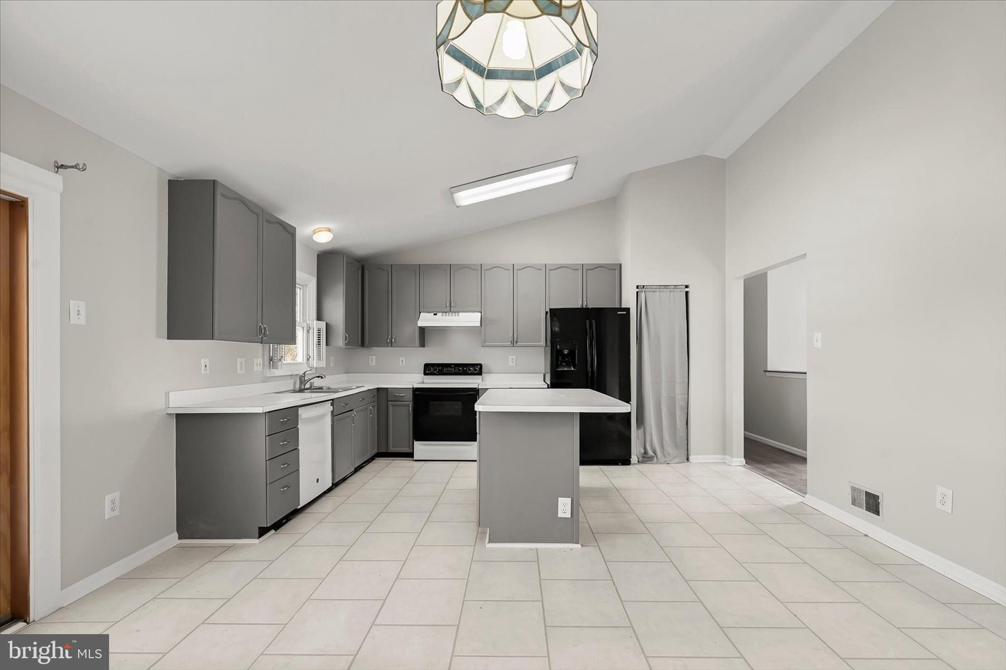 6653 East Lakeridge Road New Market, MD 21774 - Photo 16 of 57 Center Island with Breakfast Bar