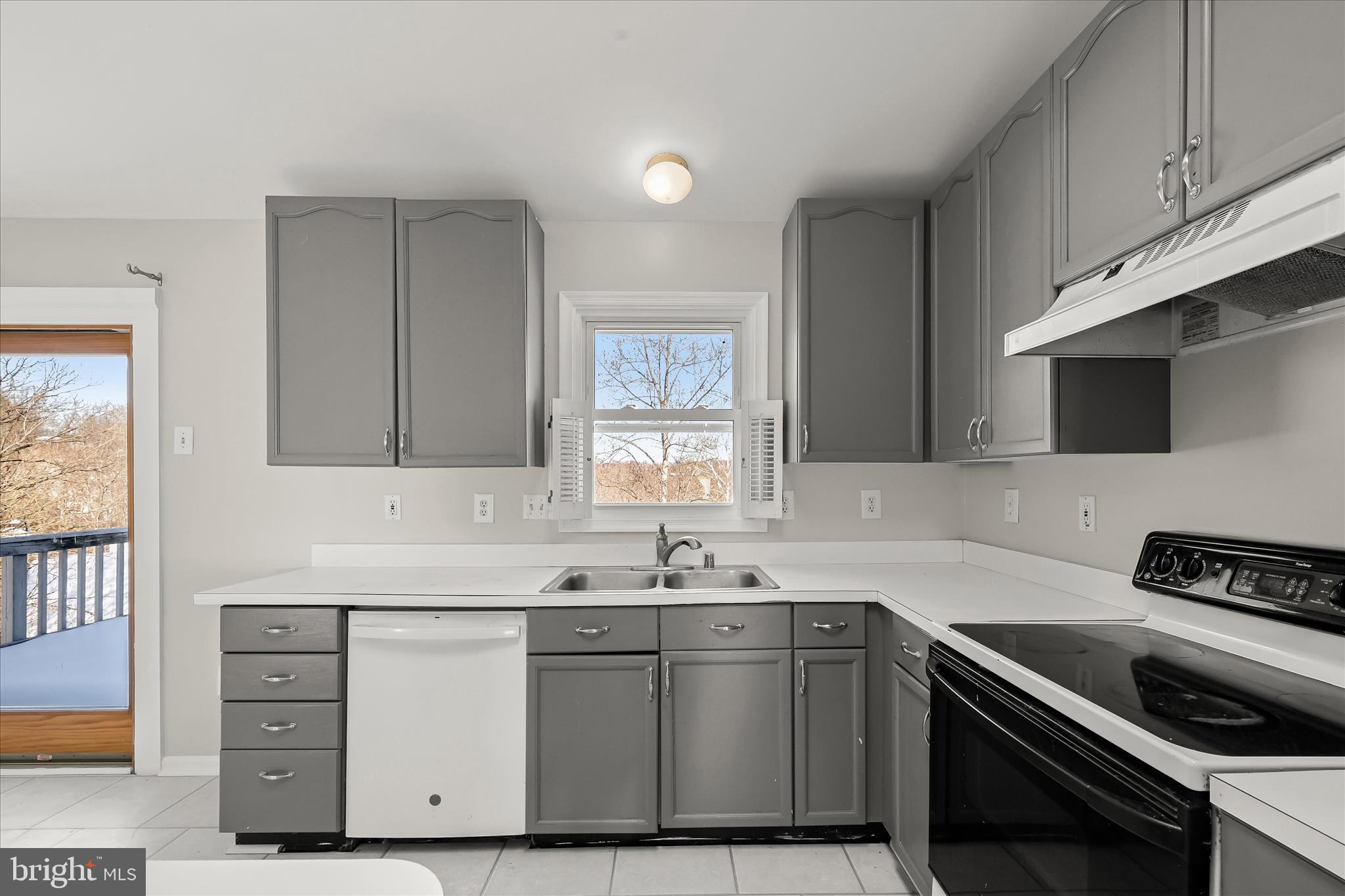 6653 East Lakeridge Road New Market, MD 21774 - Photo 17 of 57 Eat-In Kitchen