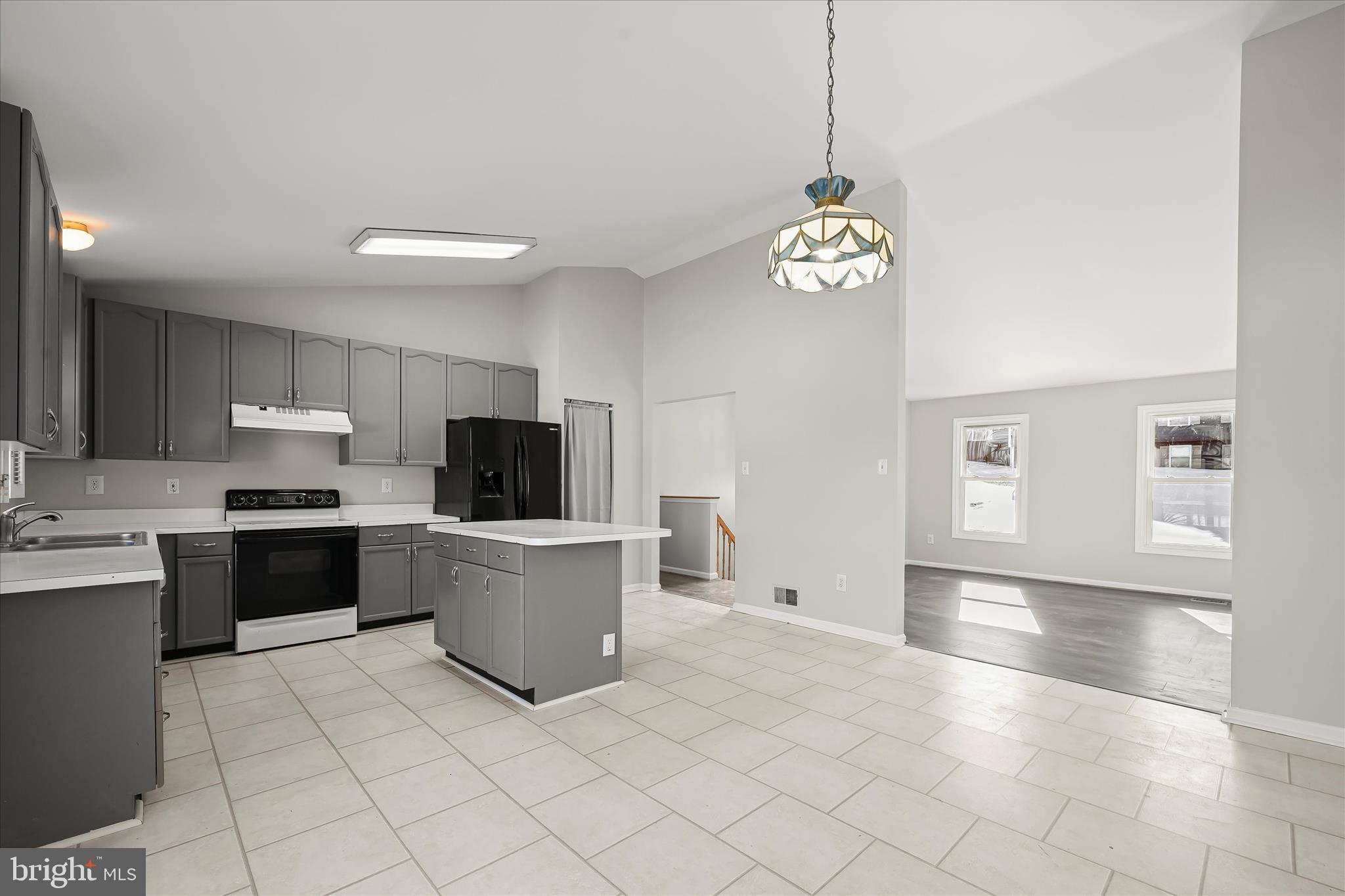 6653 East Lakeridge Road New Market, MD 21774 - Photo 19 of 57 Vaulted Ceilings