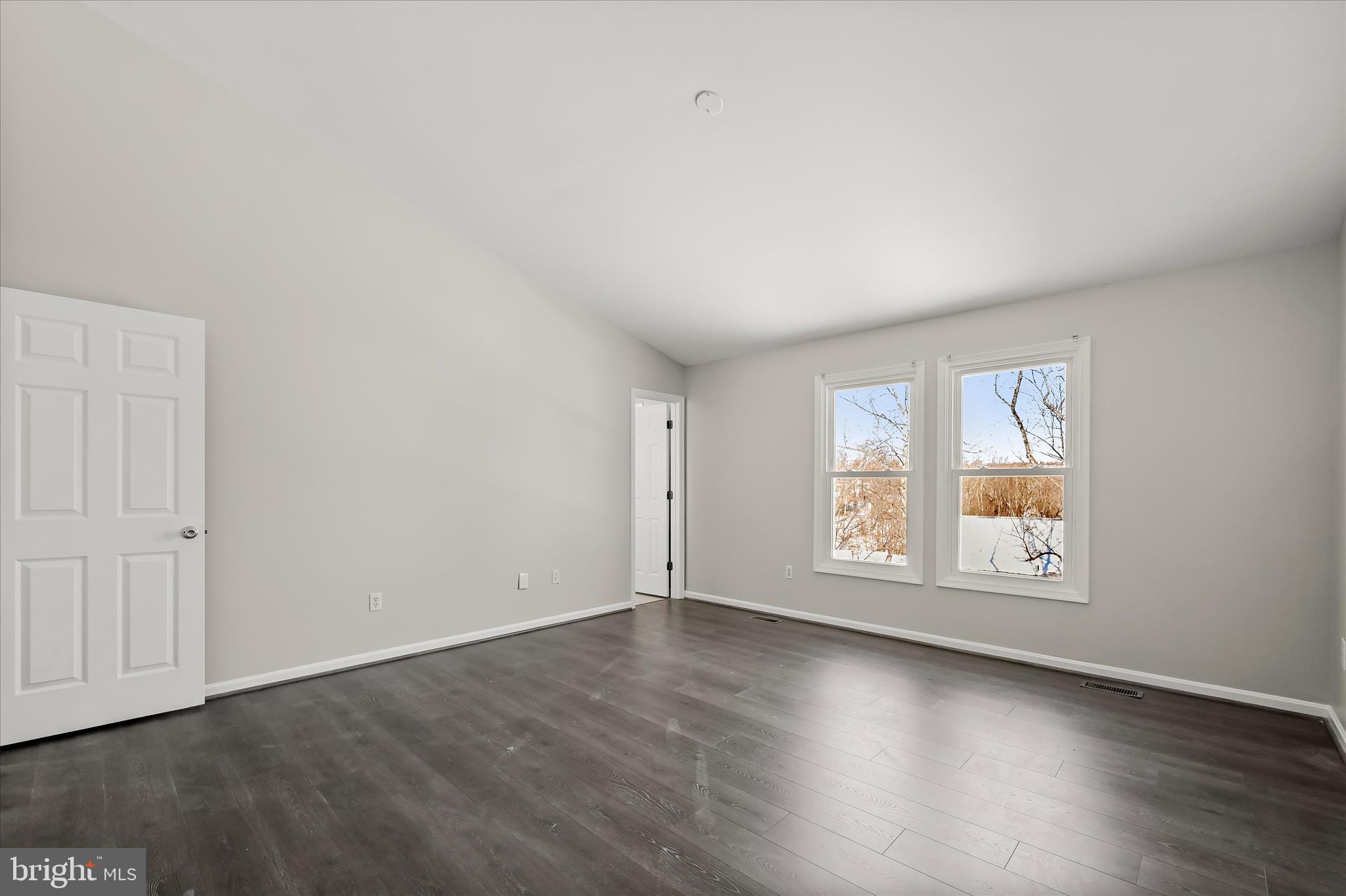 6653 East Lakeridge Road New Market, MD 21774 - Photo 23 of 57 Vaulted Ceilings